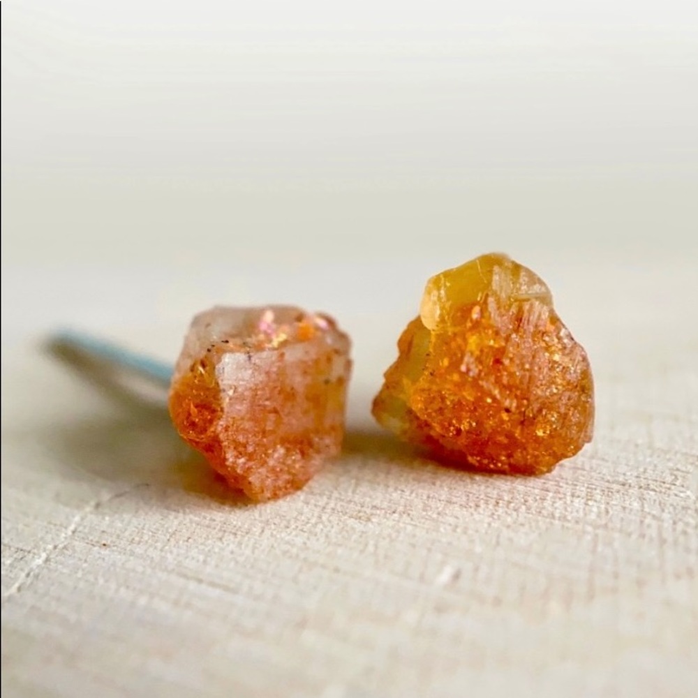 🆕 New Raw Sunstone Crystal Stud Gemstone Earrings,gold posts - Picture 2 of 6